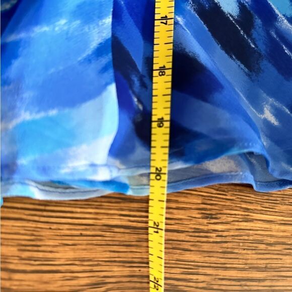 Calvin Klein blue and white patterned flowy skirt.  Size 10 - Picture 7 of 7